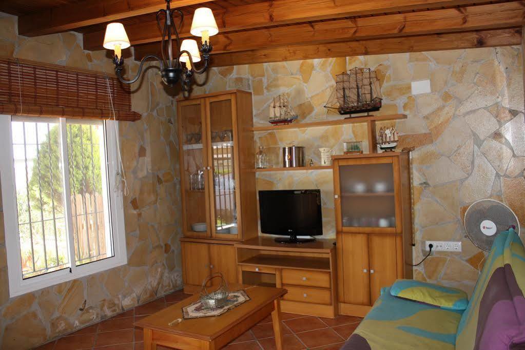 Villa Rosal- Solo Familias Y Parejas Конил-де-ла-Фронтера Екстериор снимка